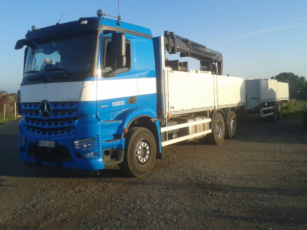 blauer LKW